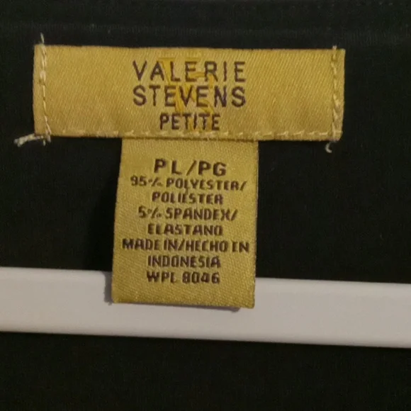 Valerie Stevens Floral Tunic in Red, Yellow, and Black - Picture 4 of 5